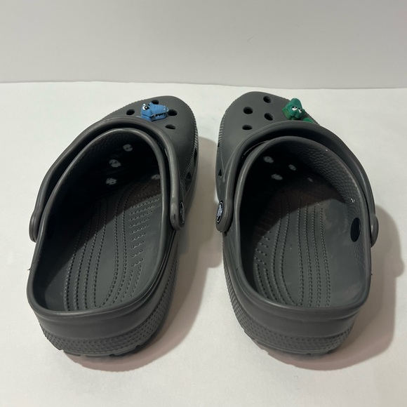 CROCS Classic Grey Sandals With Alligator Charms Mens Sz 5 Women Sz 7 - Picture 3 of 11